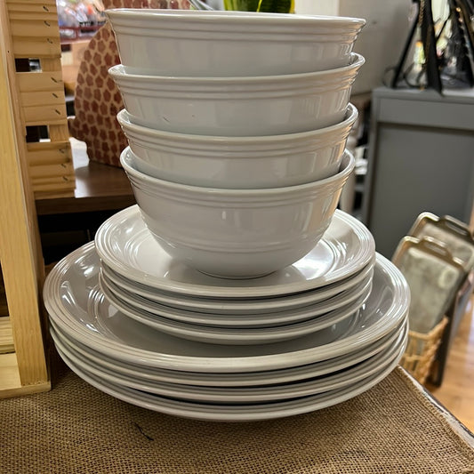 16 piece White Plate Set