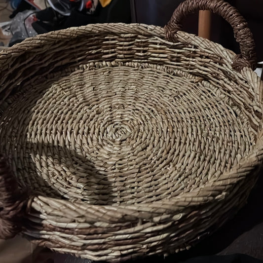 Small round basket w/handles